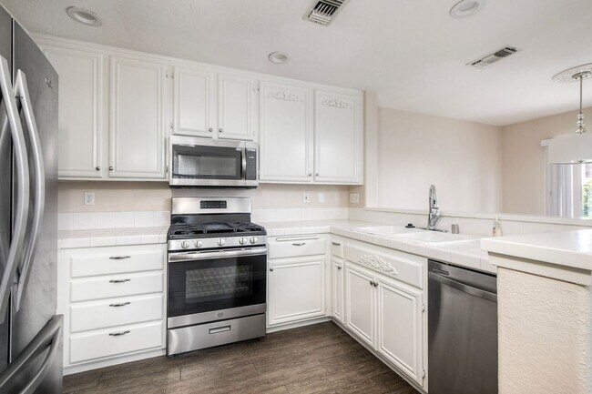 Building Photo - 3Bed/2.5Bath in Alacima Community~ Los Alamos