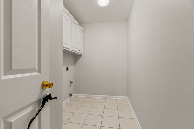 Building Photo - 12711 Misty Creek Dr