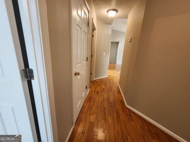 Building Photo - 1052 Ludwick Way