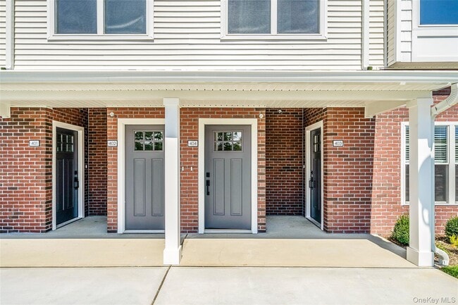 Building Photo - 725 Eastview Dr