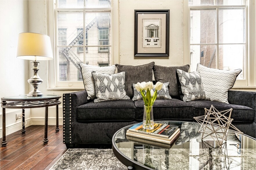 Building Photo - 210 Decatur St