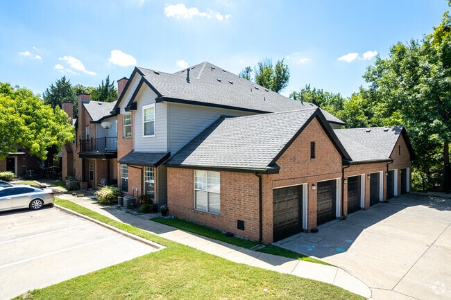 Building Photo - Towns of Chapel Hill