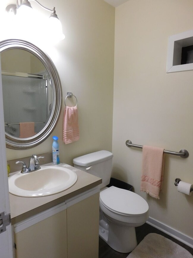 Building Photo - 1201 Harbourside Dr