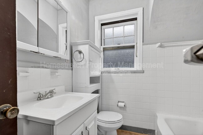 Building Photo - 3155 Hampton Ave