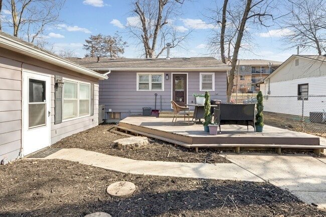 Building Photo - New Renovated Two Bed One Bath Home!!!