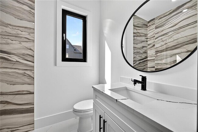 Building Photo - 127 Deer Cyn Dr