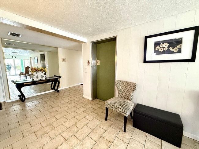 Building Photo - 4821 NW 22nd Ct