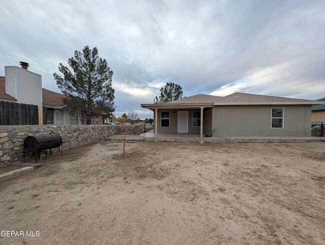 Building Photo - 5857 W Valley Cir