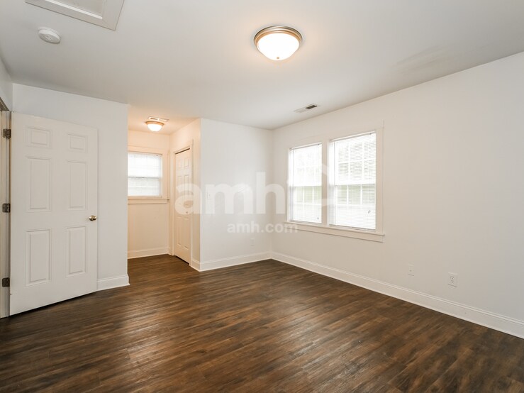 Building Photo - 332 Mendenhall Dr