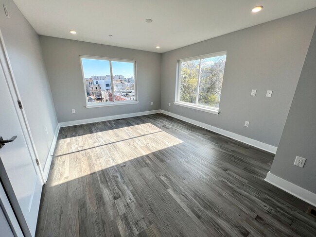 Building Photo - 623 N 36th St