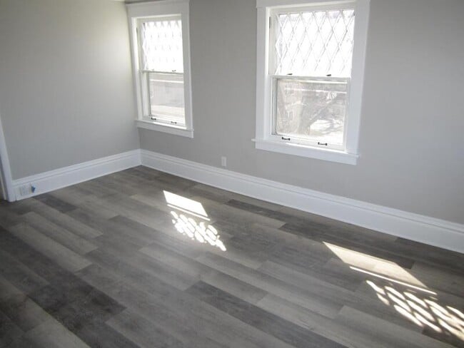 Building Photo - 119 Tennyson Ct