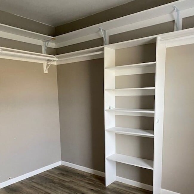 Building Photo - Amazing, Recently Renovated2 Bed 1 Bath Ho...