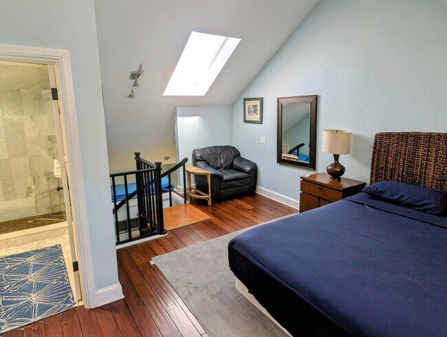 Building Photo - Elegant Old Town Condo - Your Key West Oasis