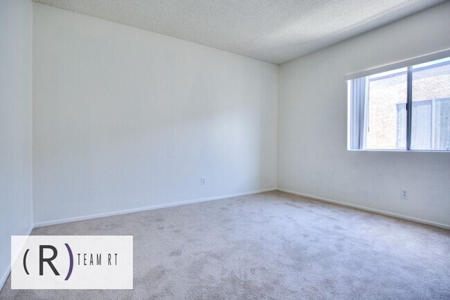 Building Photo - A Spacious Condo with a Quiet Community