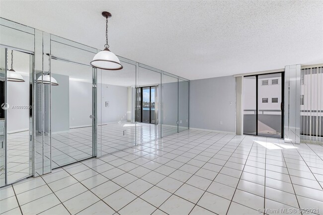 Building Photo - 6830 Indian Creek Dr