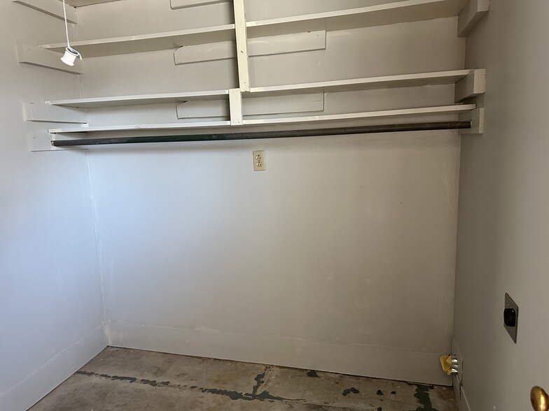 Laundry Rm for W&D hookup - 106 York Dr