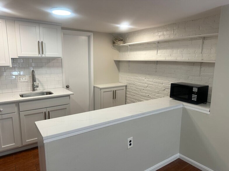Building Photo - 510 A St NE