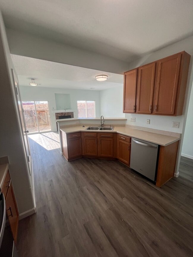 Building Photo - End Unit 3 Bedroom 2 Bath Townhome in Commerce City!