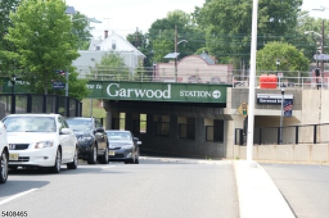 Building Photo - 110 Willow Ave