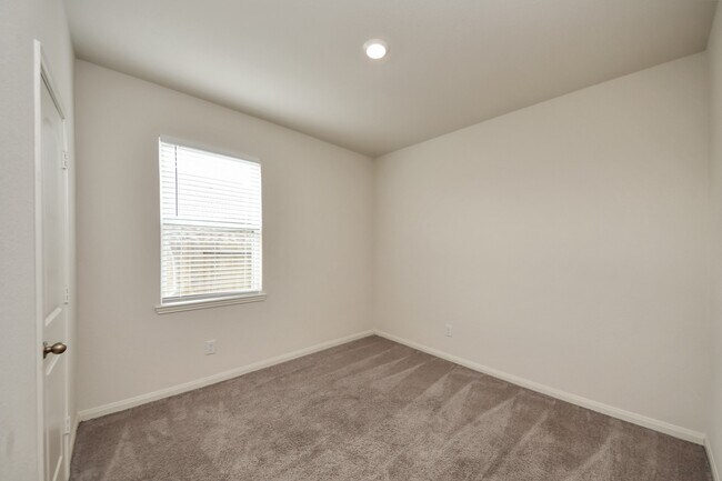 Building Photo - 305 Wayne County Dr