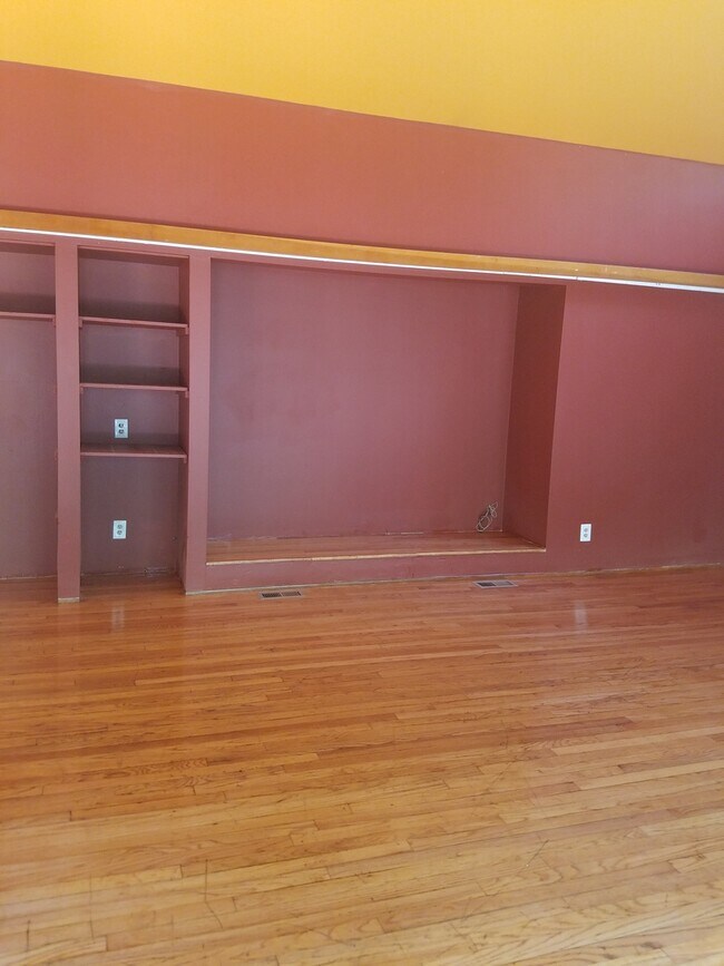 Building Photo - Single Family Home within walking distance to Quinnipiac