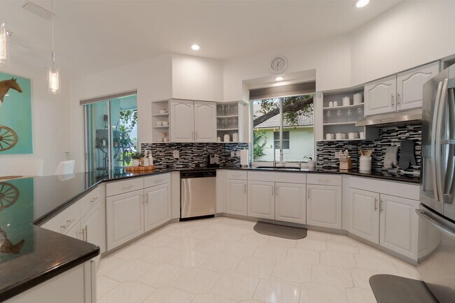 Building Photo - 1907 S Club Dr