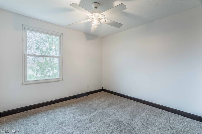 Building Photo - 4599 Cox Dr