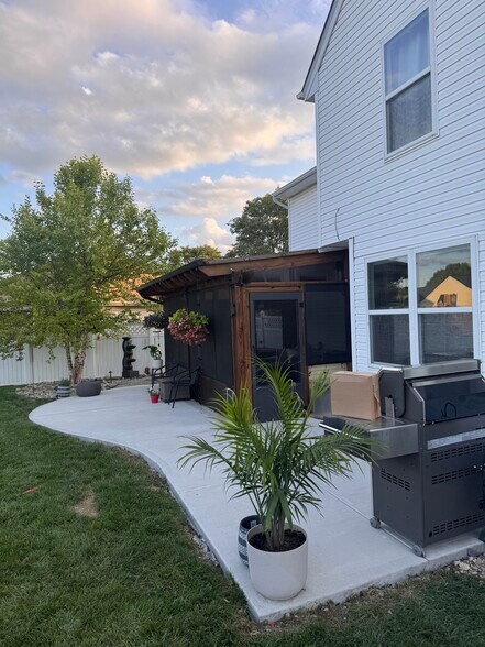 Building Photo - 2264 Ferndown Dr