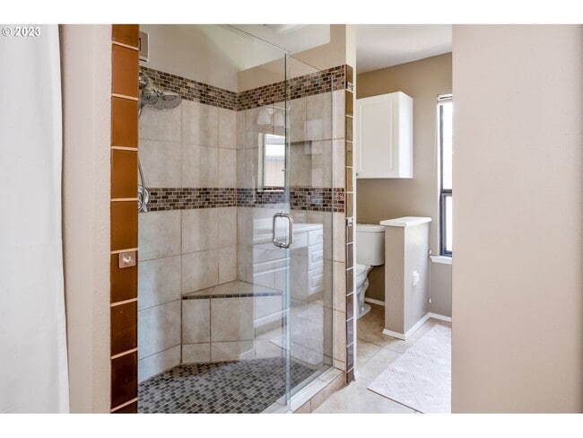 Building Photo - 2Bd/2Ba Second Floor Condo in SE with Washer & Dryer, 2 Car Dethatched Garage and a Serene Courty...