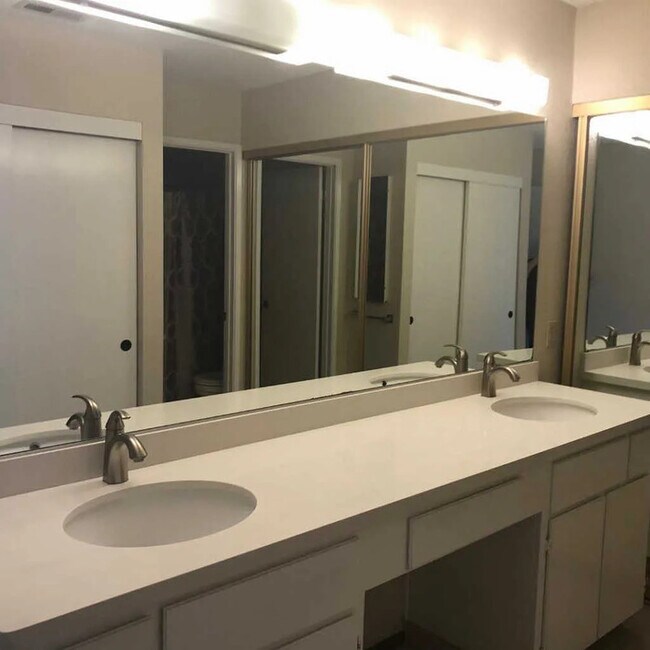 Building Photo - 8376 Riesling Way