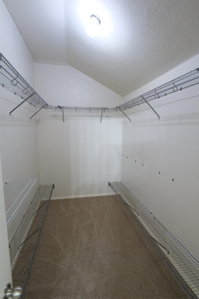 Building Photo - 24622 Colonial Maple Dr