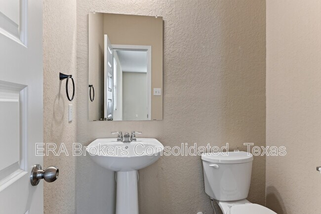 Building Photo - 10610 Grn Lk Dr