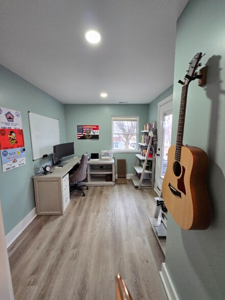 Building Photo - 133 Hoefgen St