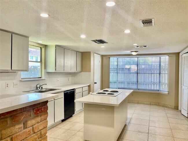 Building Photo - 22615 Indian Knoll Dr
