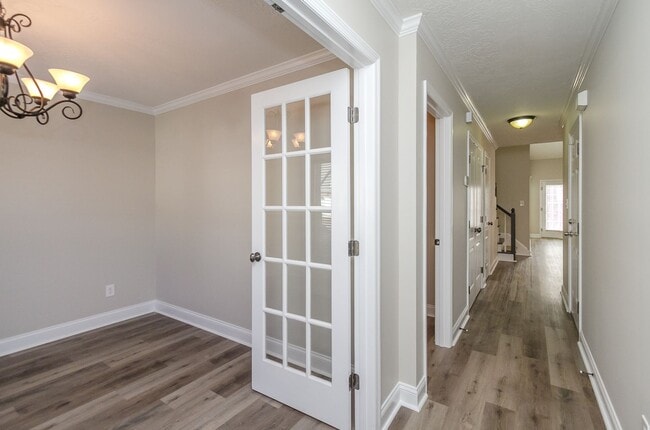 Building Photo - 823 Landing Dr