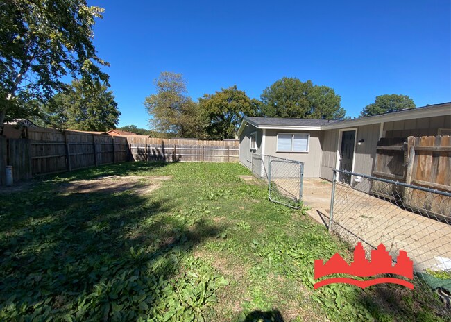 Building Photo - 4735 Chevron Rd