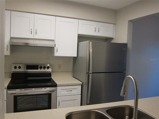 Building Photo - 7019 SW 21st Ln