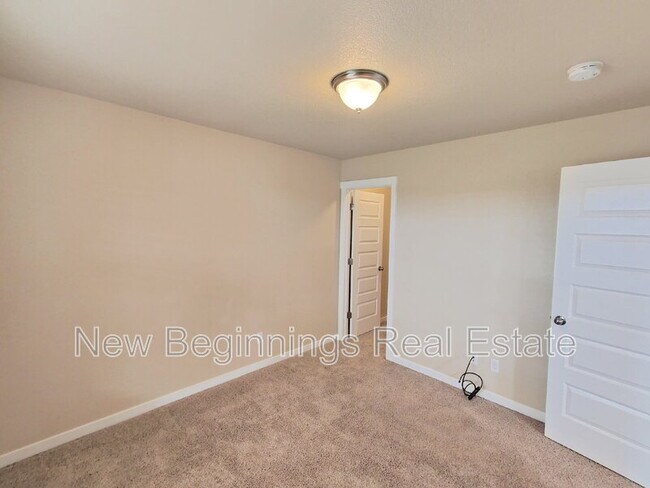 Building Photo - 2562 Ellingwood Dr