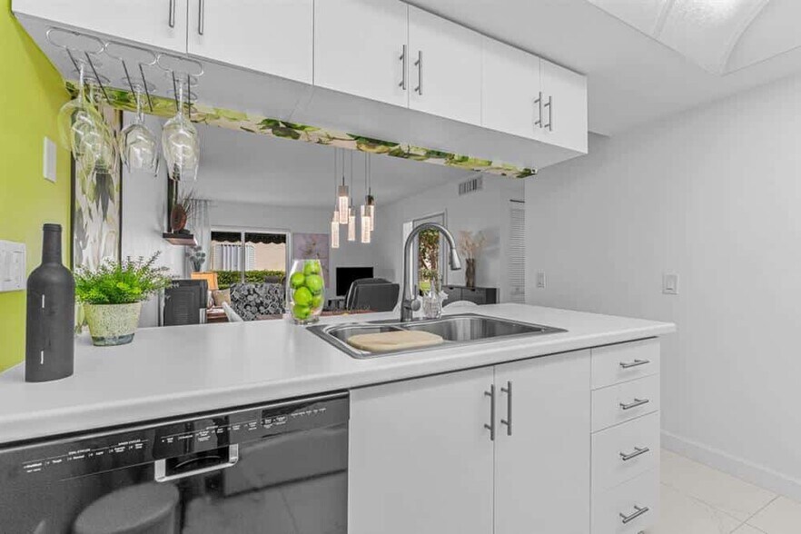 Building Photo - 119 Waterside Dr