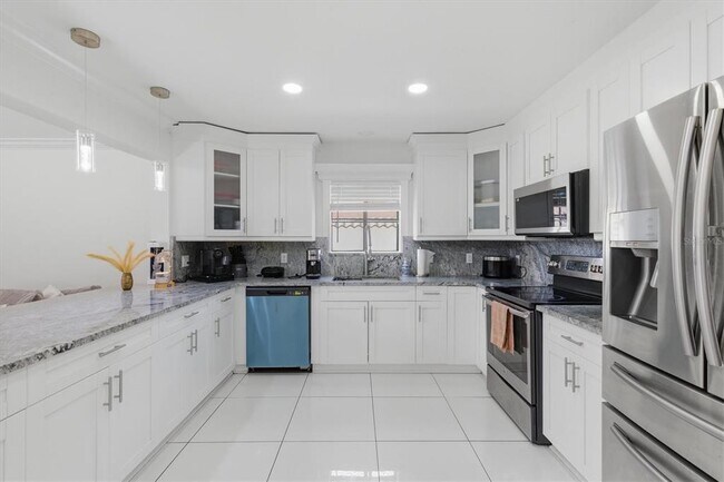 Building Photo - 6611 N Hale Ave