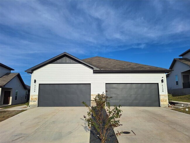 Primary Photo - 820 Staglin St