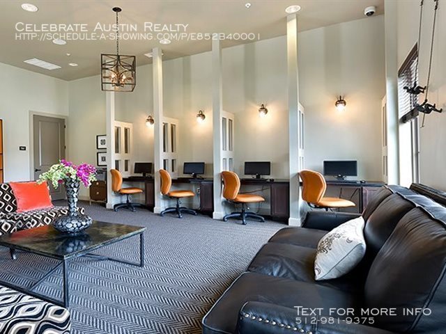 Building Photo - James on South First