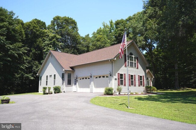 Building Photo - 15401 Jamies Way