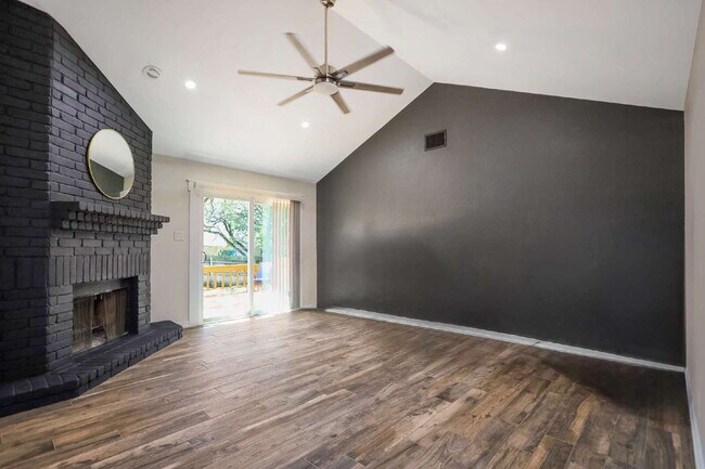 Building Photo - Updated 3 Bed / 2 Bath One-Story Home in San Antonio – Glen Wood Subdivision