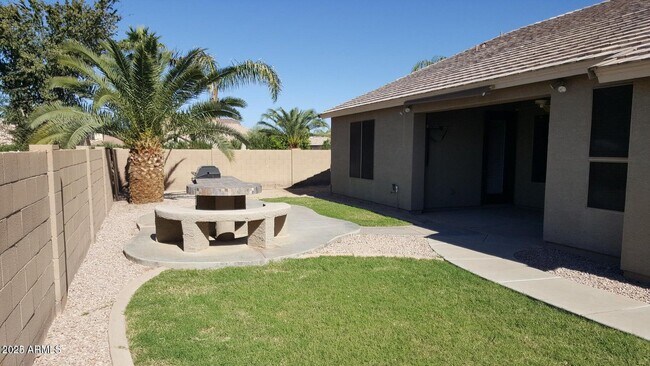 Building Photo - 6974 S Scott Dr