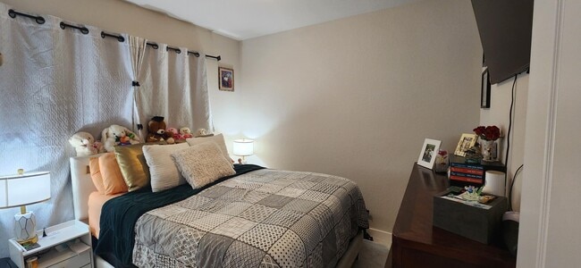 Building Photo - 1030 W Davis Pkwy