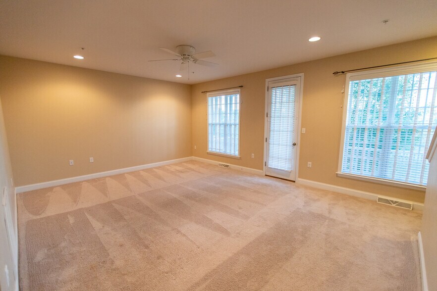 Living Room - 2B Ellington Road