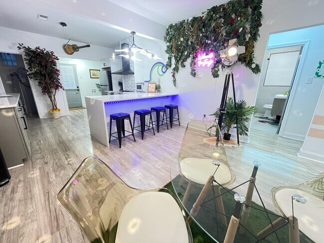 Building Photo - 2462 Hale Ave