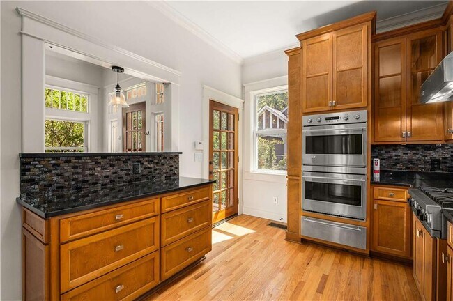 Building Photo - 787 Flat Shoals Ave SE