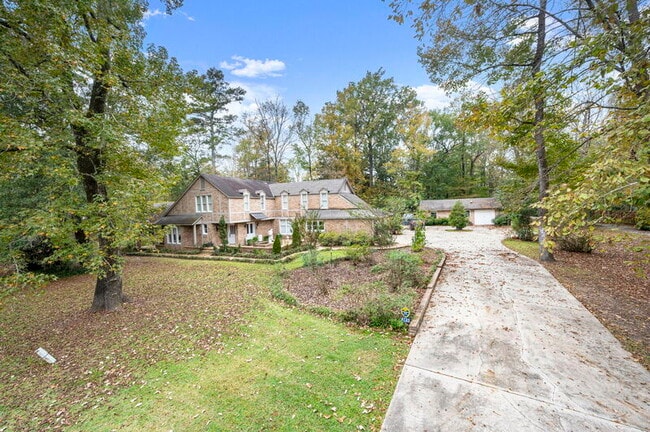 Building Photo - 4724 Lake Point Ave